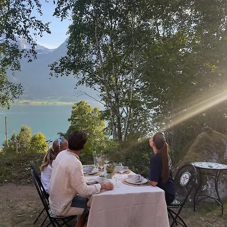 Vollsnes Glamping 히옐레